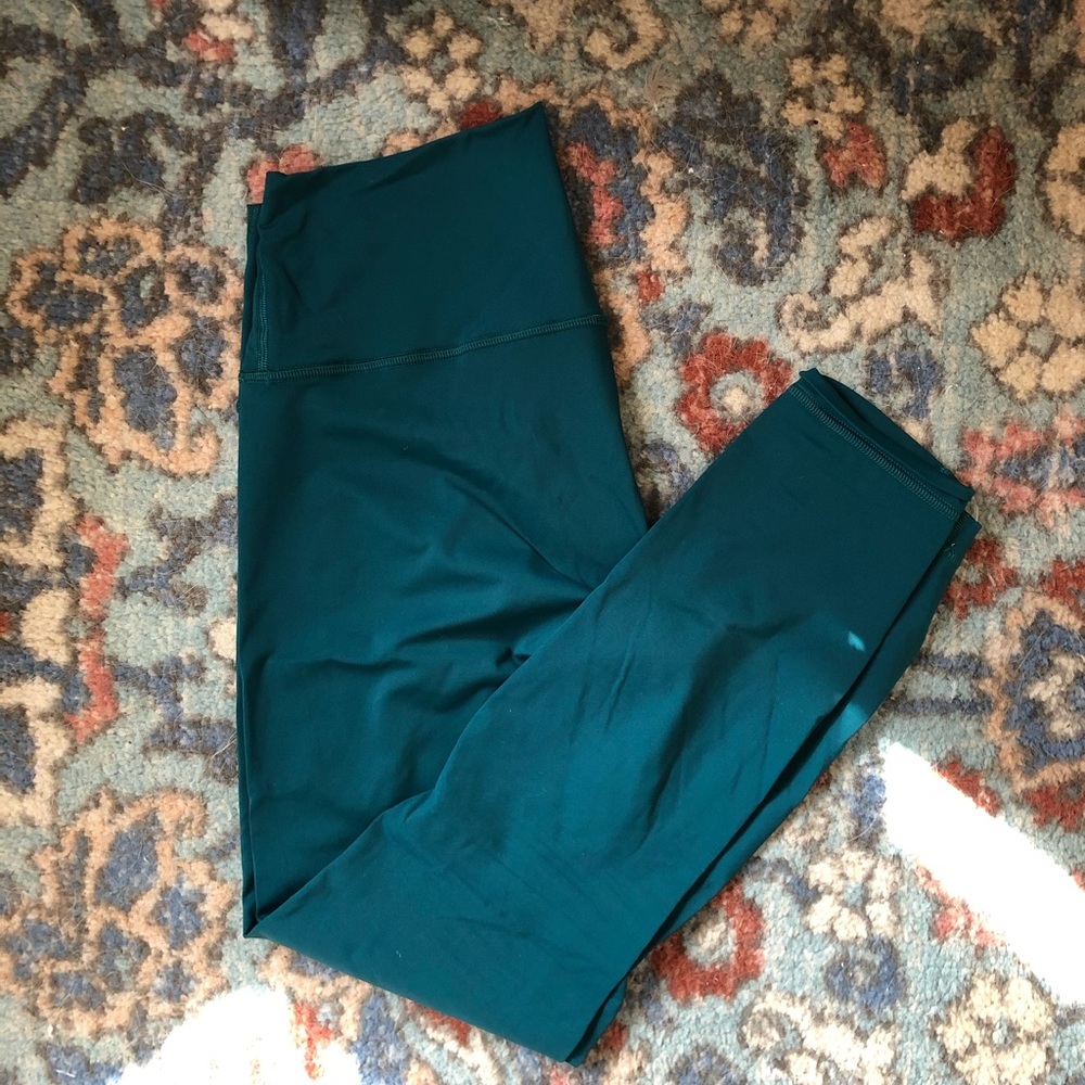 Green lululemon wunderunders